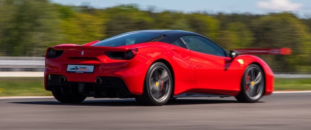 Ferrari 488 GTB motoryzacyjny prezent