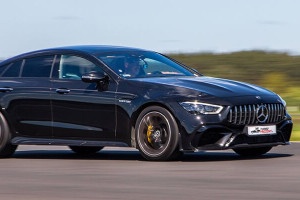 Mercedes AMG 63s 4door na torze wyścigowym