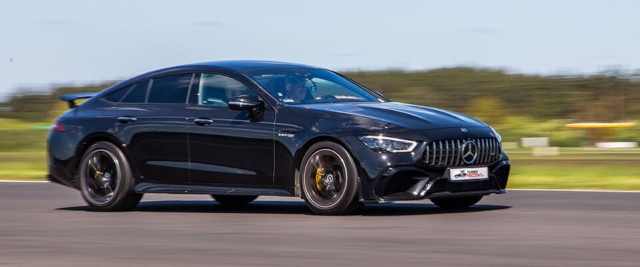 Mercedes AMG 63s 4door na torze wyścigowym