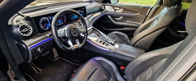 Luksusowe wnętrze Mercedes AMG 63s 4door