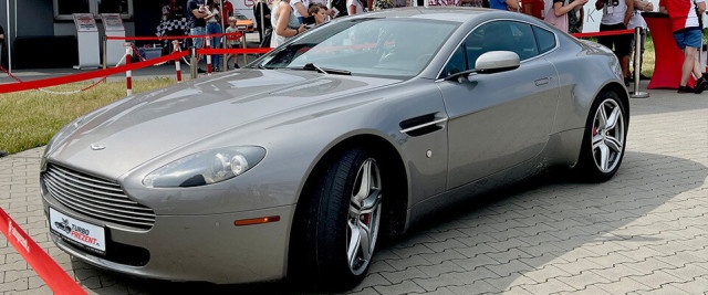 Jazda Aston Martin Vantage na prezent