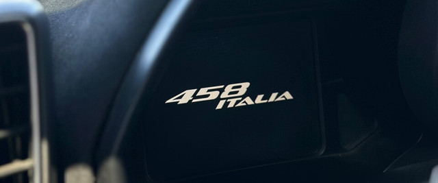 Ferrari 458 Italia logotyp na wyświetlaczu