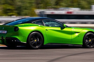 Ferrari f12berlinetta idealna na prezent