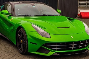 Ferrari f12berlinetta idealny pomysł na prezent dla niego