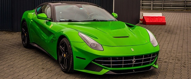 Ferrari f12berlinetta idealny pomysł na prezent dla niego