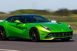 Jazda na torze wyścigowym Ferrari f12berlinetta
