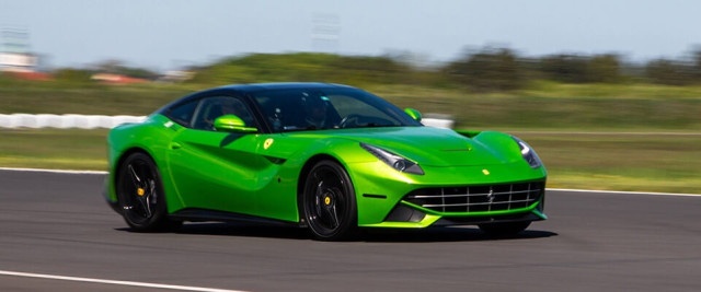 Jazda na torze wyścigowym Ferrari f12berlinetta