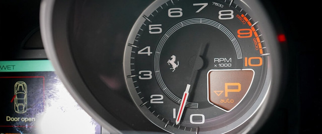 Ferrari f12berlinetta poczuj adrenalinę na torze