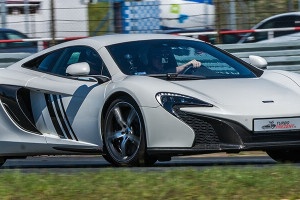Jazda po torze McLarenem 650s