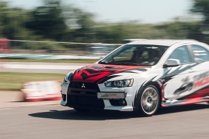 Jazda Mitsubishi Lancer Evo 10a po torze