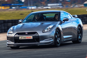 Nissan GTR na torze