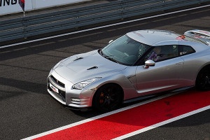 Jazda po torze Nissanem GTR