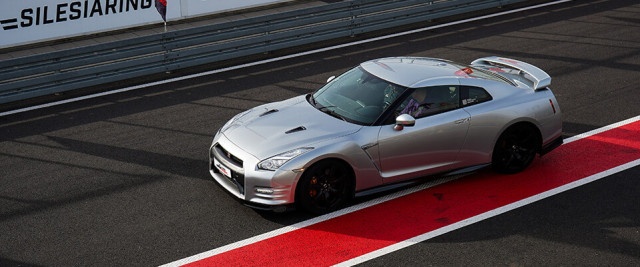 Jazda po torze Nissanem GTR