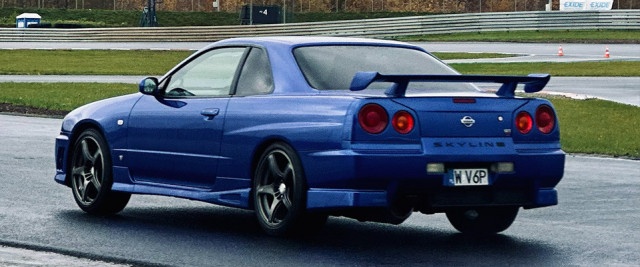 Podaruj przejażdżkę po torze Nissanem Skyline R34