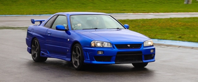 Jazda Nissanem Skyline R34 na prezent